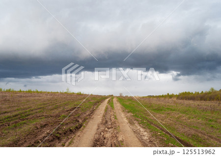 Dirt road in the country 125513962