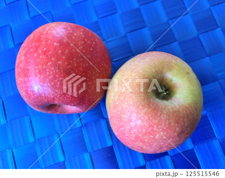 Apples on the blue table as background Apples on the blue table as background 125515546
