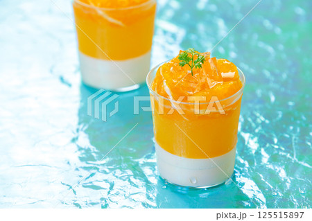 夏のオレンジカップスイーツ 夏のオレンジカップスイーツ 125515897