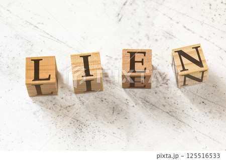 Four wooden cubes with word LIEN on white working board. 125516533