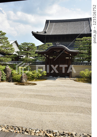 大本山建仁寺　方丈庭園「大雄苑」と法堂(京都市東山区) 125516752
