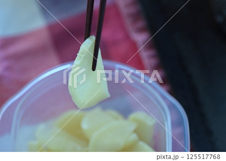 パリパリとした食感の美味しい大根の7漬物 パリパリとした食感の美味しい大根の7漬物 125517768