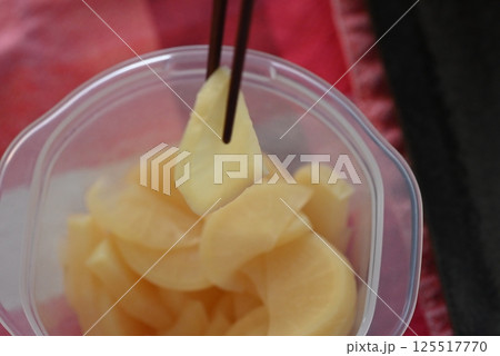 パリパリとした食感の美味しい大根の7漬物 125517770