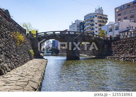 長崎・眼鏡橋と中島川の流れ 125518061