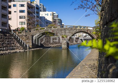 長崎・眼鏡橋と中島川の流れ 125518062