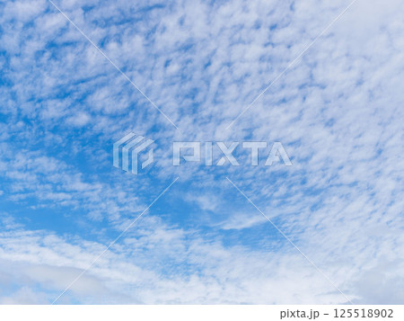 雨の後、　空に晴れ間が徐々に広がりだす38 125518902