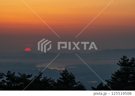 日本の鳥取県の大山のとても美しい風景 125519506