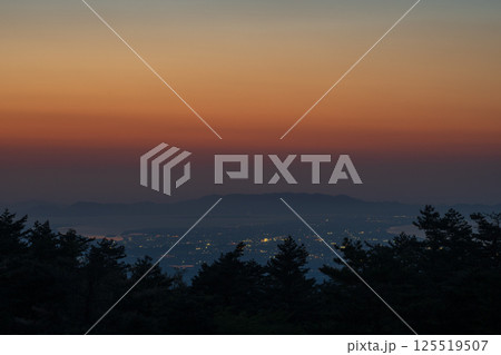 日本の鳥取県の大山のとても美しい風景 125519507