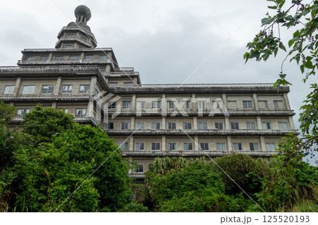 日本の東京都八丈島の古くてとても美しい建物 125520193