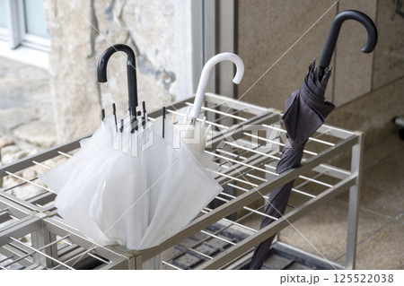 傘立て 傘置き 梅雨 雨の日 素材 125522038