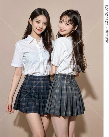 ポーズをとる女子生徒 125526078