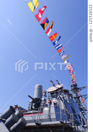 満艦飾のミサイル駆逐艦ベンフォールド 満艦飾のミサイル駆逐艦ベンフォールド 125526525