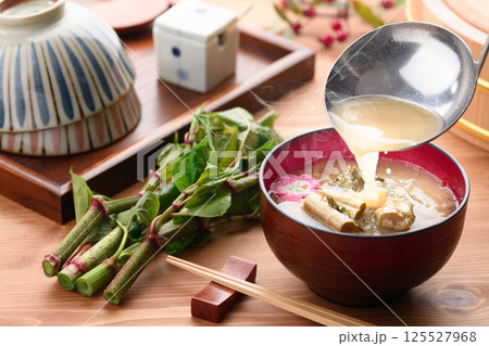 春の贅沢 イタドリのお味噌汁 125527968
