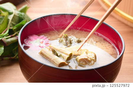 春の贅沢 イタドリのお味噌汁 春の贅沢 イタドリのお味噌汁 125527972