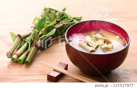 春の贅沢 イタドリのお味噌汁 125527977
