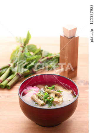 春の贅沢 イタドリのお味噌汁 春の贅沢 イタドリのお味噌汁 125527988