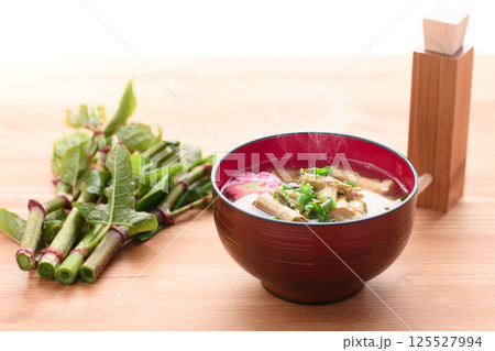 春の贅沢 イタドリのお味噌汁 125527994