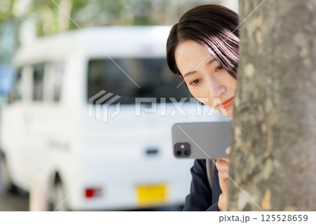 女性 スマートフォン 女性 スマートフォン 125528659