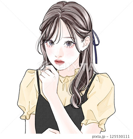 不満そうな表情の女性 125530111