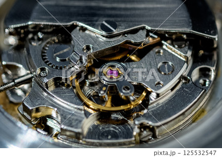 精密機械　腕時計の内部 125532547