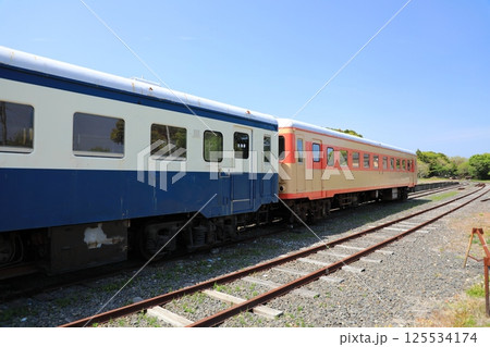 ひたちなか海浜鉄道/阿字ヶ浦駅で連結保存されるキハ222とキハ2000(日本 茨城県ひたちなか市) ひたちなか海浜鉄道/阿字ヶ浦駅で連結保存されるキハ222とキハ2000(日本 茨城県ひたちなか市) 125534174