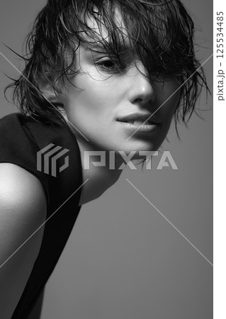 beautiful girl with wet short hair. black and white portrait 125534485