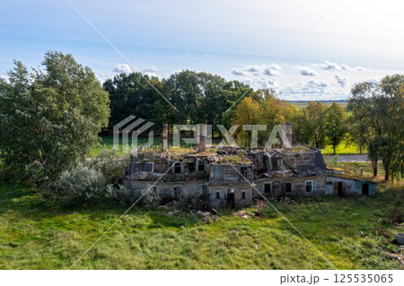 Ruins of an old house in the village. View from above. Ruins of an old house in the village. View from above. 125535065