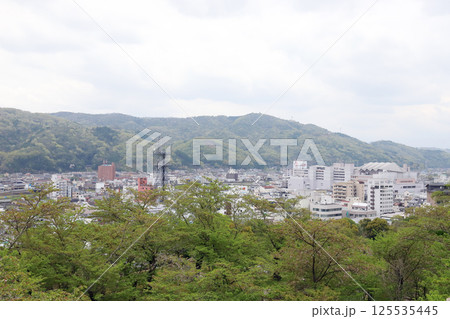 津山城跡から望む津山市街（岡山県 津山市） 125535445