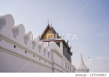 solo travel with man chilling see city life in bangkok thailand in summer season solo travel with man chilling see city life in bangkok thailand in summer season 125536663