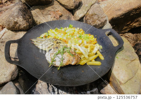 ワニの手料理 ワニの手料理 125536757