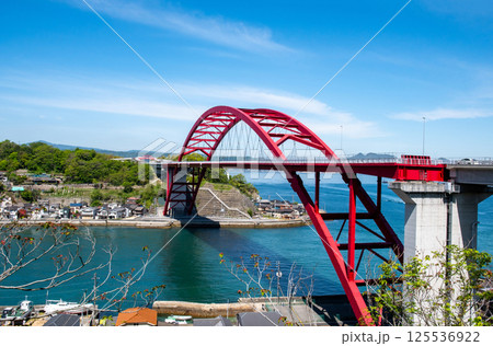 音戸ノ瀬戸に架かる日招き大橋 125536922
