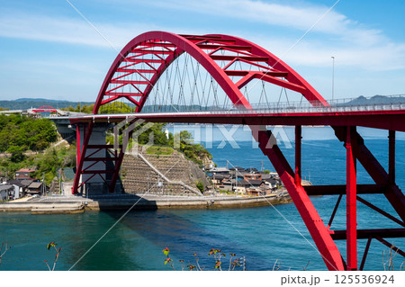 音戸ノ瀬戸に架かる日招き大橋 125536924