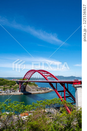 音戸ノ瀬戸に架かる日招き大橋 音戸ノ瀬戸に架かる日招き大橋 125536927