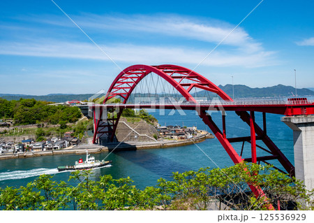 音戸ノ瀬戸に架かる日招き大橋 125536929