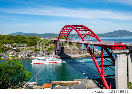 音戸ノ瀬戸に架かる日招き大橋 音戸ノ瀬戸に架かる日招き大橋 125536931