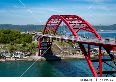 音戸ノ瀬戸に架かる日招き大橋 音戸ノ瀬戸に架かる日招き大橋 125536933
