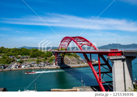音戸ノ瀬戸に架かる日招き大橋 125536936
