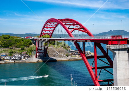 音戸ノ瀬戸に架かる日招き大橋 125536938