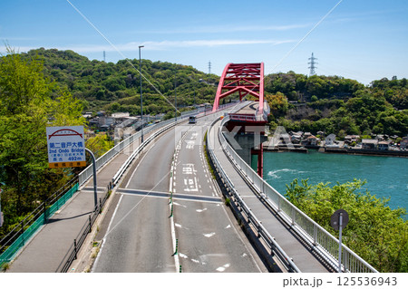 音戸ノ瀬戸に架かる日招き大橋 125536943