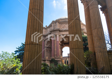 Palace of Fine Arts surrounded by greenery in San Francisco, USA Palace of Fine Arts surrounded by greenery in San Francisco, USA 125538175