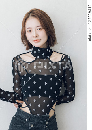 若い女性のヘアスタイルイメージ　　 125539832