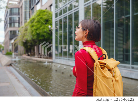 Tourist woman explores modern Frankfurt, 125540122