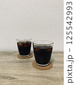 部屋で飲むアイスコーヒー 125542993