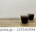部屋で飲むアイスコーヒー 125542994