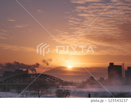 大雪と朝日と旭橋 大雪と朝日と旭橋 125543237