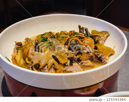 中華料理　薬膳　鶏肉の蒸し料理 125543364