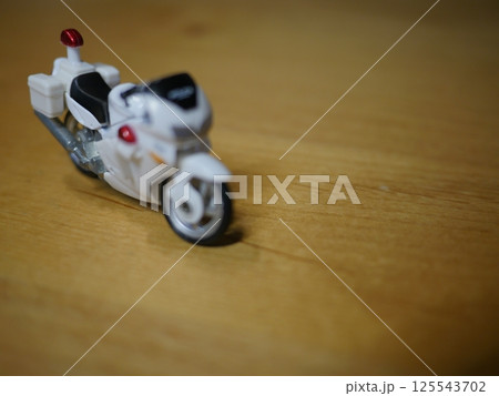 白バイ 警察 コピースペース バイク 取締 安全第一を心がけましょう。 交通安全啓発にぴったり 白バイ 警察 コピースペース バイク 取締 安全第一を心がけましょう。 交通安全啓発にぴったり 125543702