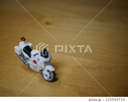 白バイ 警察 コピースペース バイク 取締 安全第一を心がけましょう。 交通安全啓発にぴったり 白バイ 警察 コピースペース バイク 取締 安全第一を心がけましょう。 交通安全啓発にぴったり 125543714