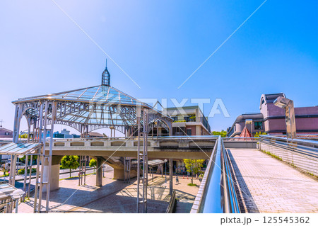 日本の横浜都市景観 横浜市営地下鉄 中川駅(東京都市大横浜キャンパス前)などを望む 125545362