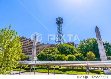 日本の横浜都市景観 横浜市営地下鉄 中川駅(東京都市大横浜キャンパス前)前などを望む 125545505